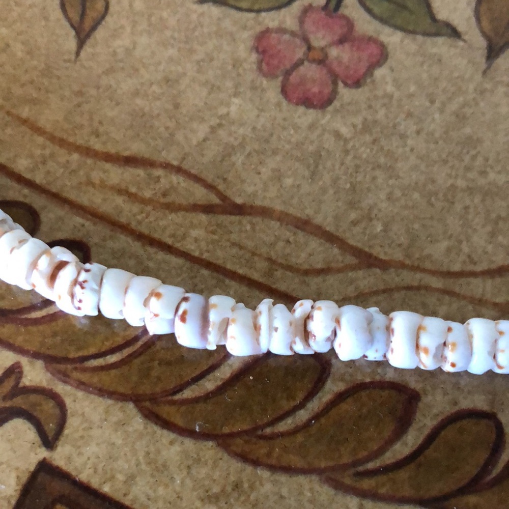 Puca Shell Necklace 18” - Picture 4 of 5